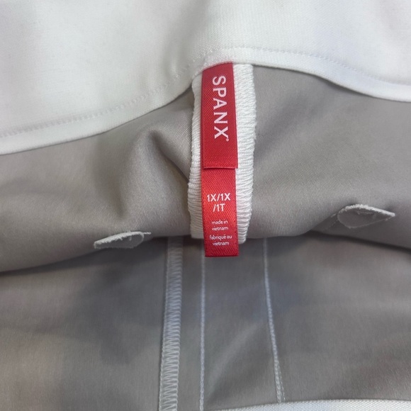 🤍”SPANX” NWT Women's 1X Petite Crisp White Flat Front Capris w/ Back Pockets - Picture 11 of 14